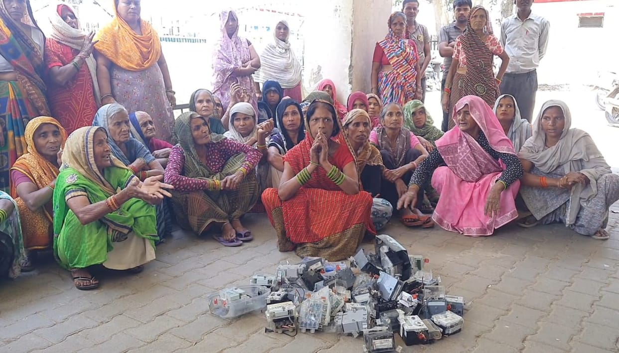 Uproar at Odhpura and Salempur Power Stations; Women Arrive Carrying Meters
