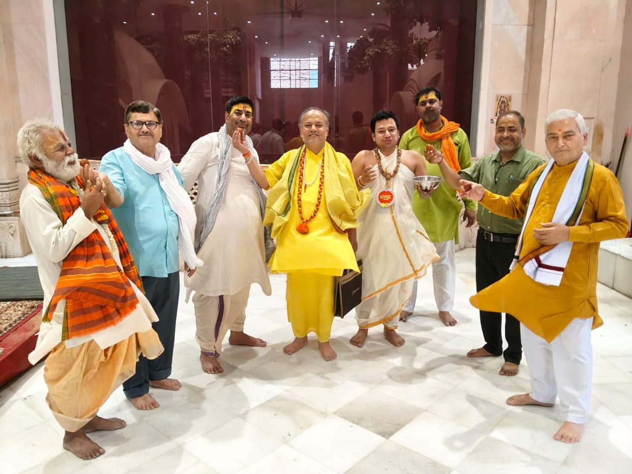 Saints and Mahants Distribute Sweets Following BJP Victory