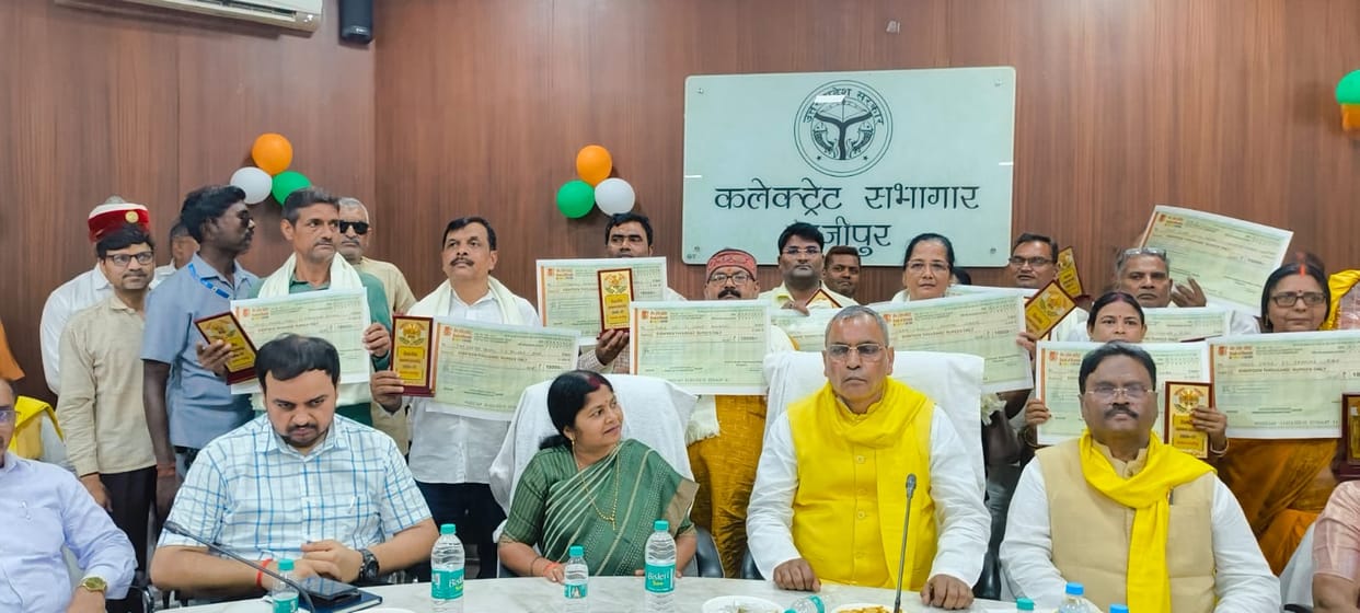 The Minister handed over checks for an honorarium increase of 18,000 to the Shikshamitras