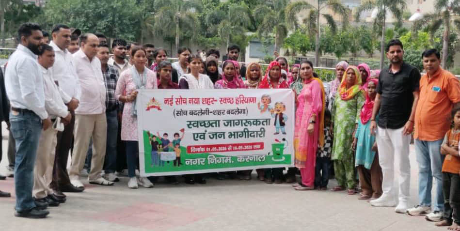स्वच्छता को लेकर जागरुक करते नगर निगम कर्मचारी। स्वयं