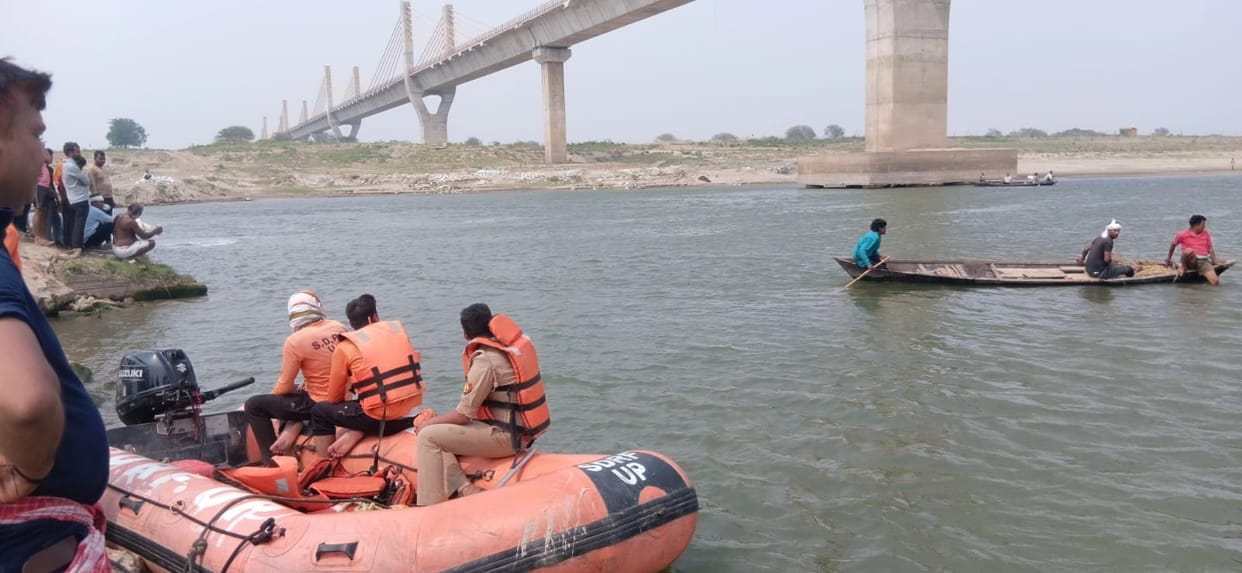 A young man drowned in the Ganges during the tonsure ceremony.