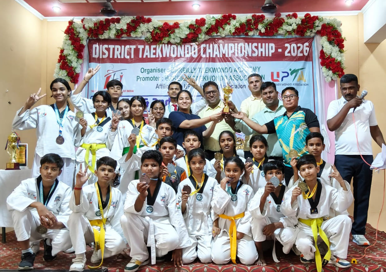 Students won 18 medals, including 6 gold, at the Taekwondo Championship.