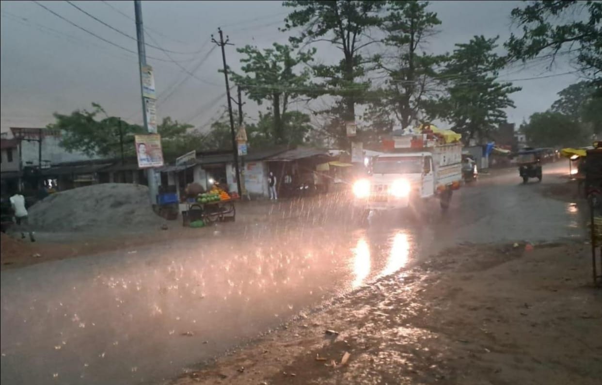 Darkness descended during the day, heavy rain