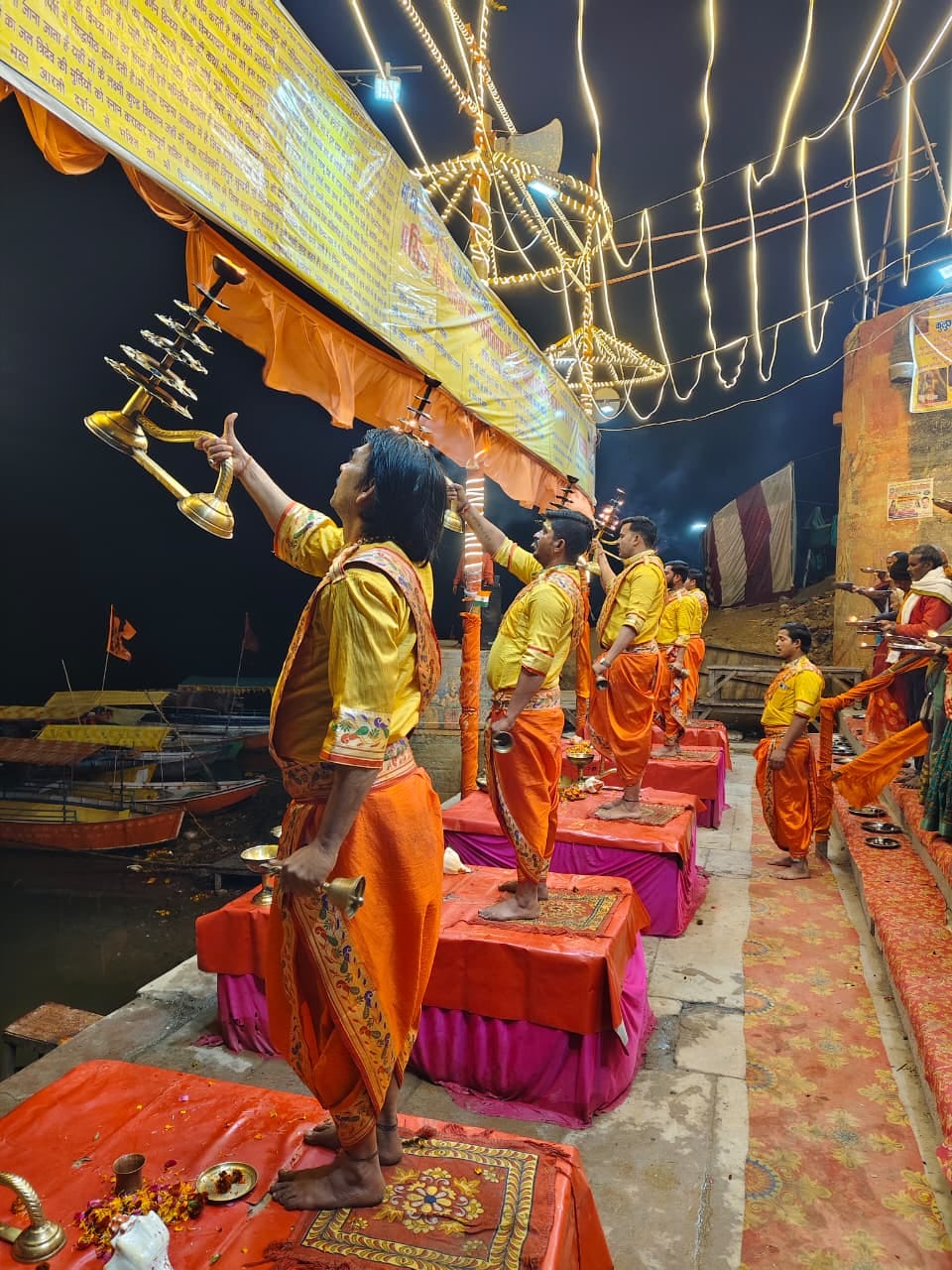 Devotees were overwhelmed with emotion upon witnessing the Aarti of Mother Ganga.