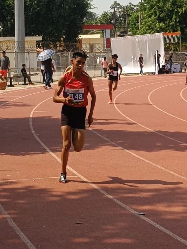 Started with Handball, Switched Tracks... Now Wins Gold in Running at the Junior Nationals