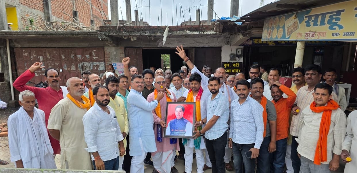 BJP workers distributed 51 kg of laddus.