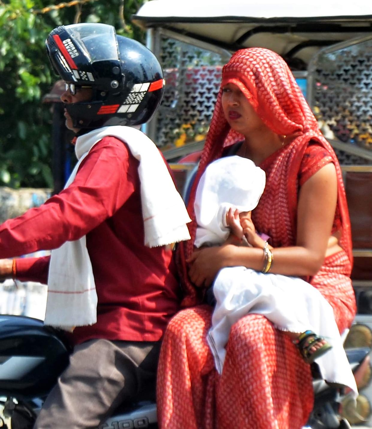 Air pressure drops by 20 millibars, cloudy skies expected