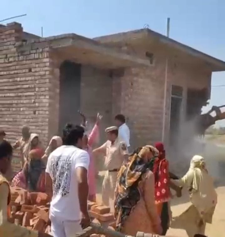 Encroachments removed from park land, municipality launched campaign with police