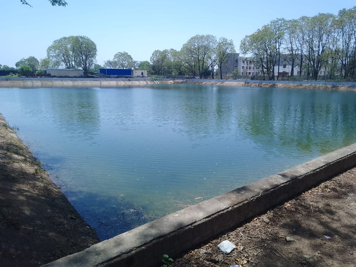 The daily demand for water is 450 cusecs, but only 150 cusecs is received, and the water tank is 75% empty.