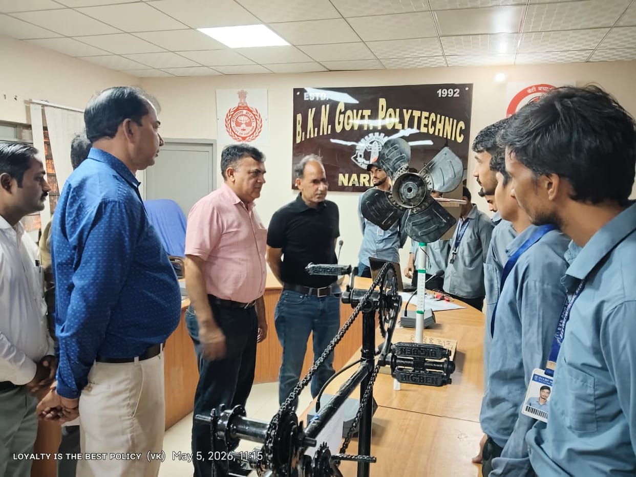 Guests were impressed by the projects at the exhibition of mechanical students.