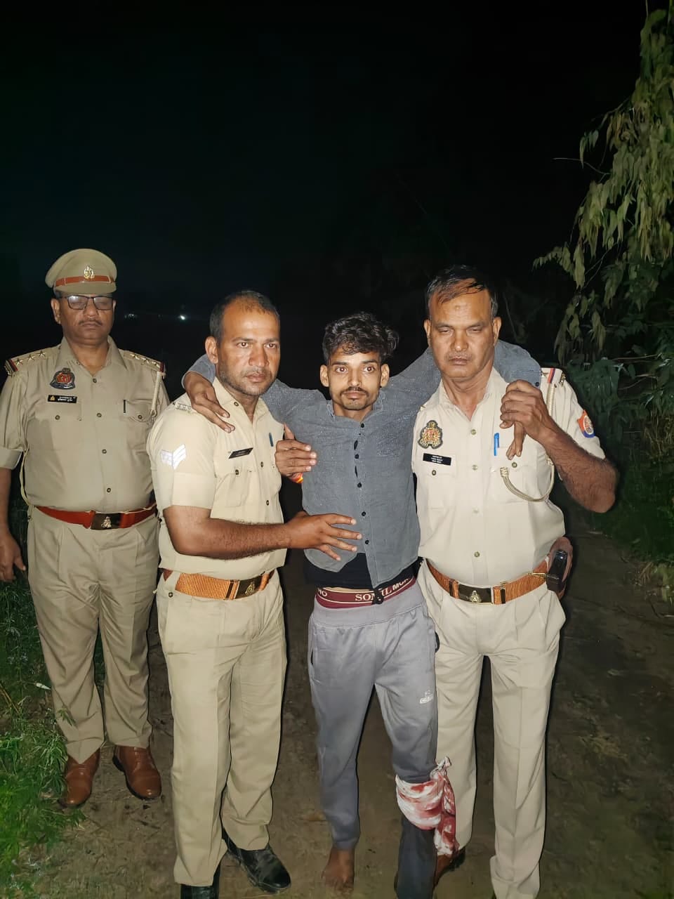 The accused involved in the goldsmith robbery case was arrested after an encounter, shot in the leg.