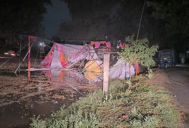 Tents and canopies were blown away by the storm and rain, and electricity was also cut off