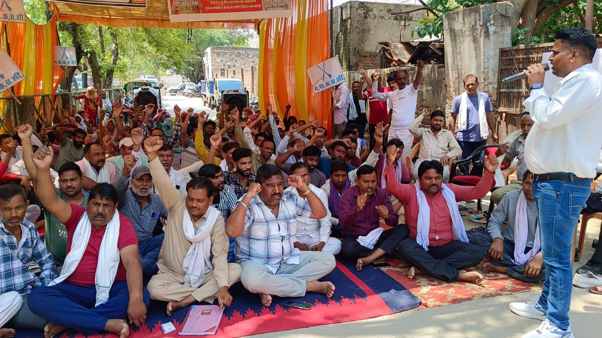 Municipal Council Employees' Strike Continues; City's Sanitation System in Shambles