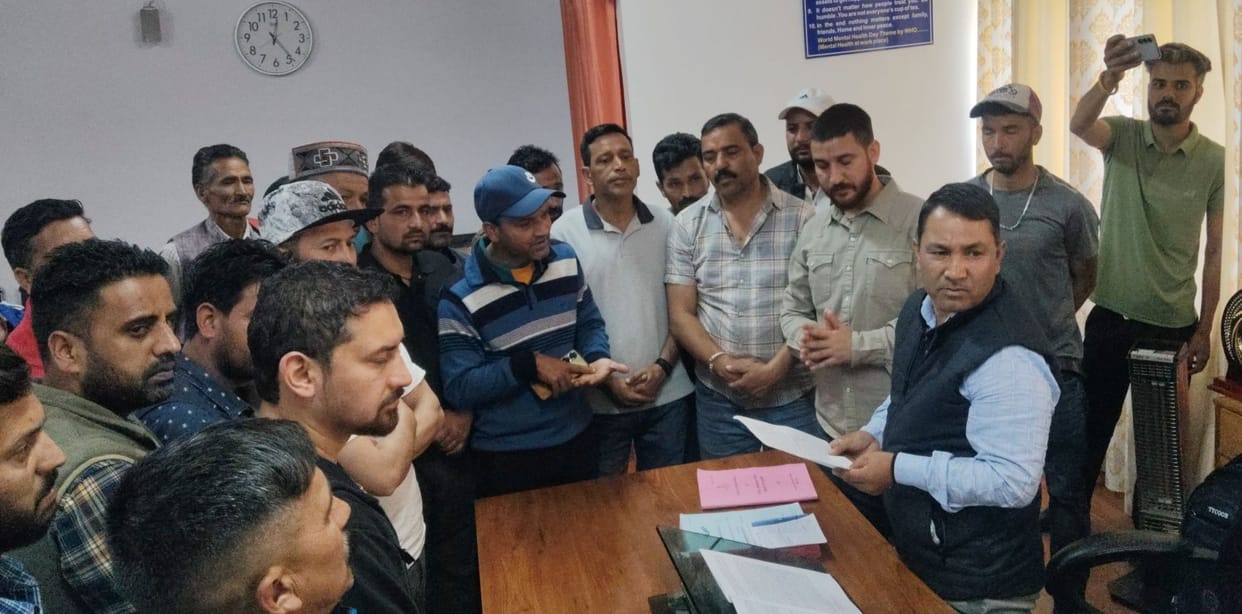 A memorandum was submitted to the SDM under the leadership of the MLA in Aani.