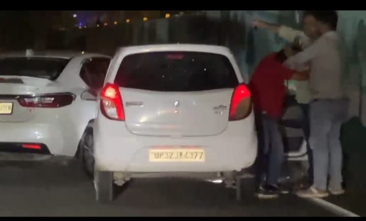 The car rider was overtaken and stopped, beaten