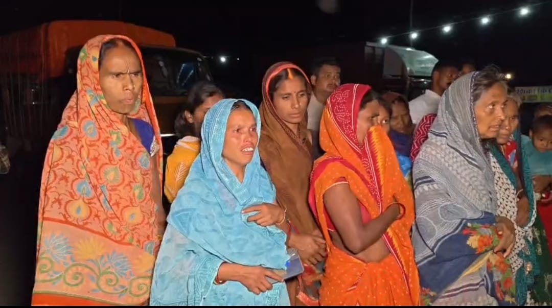 घटना के विरोध में ग्रामीण
