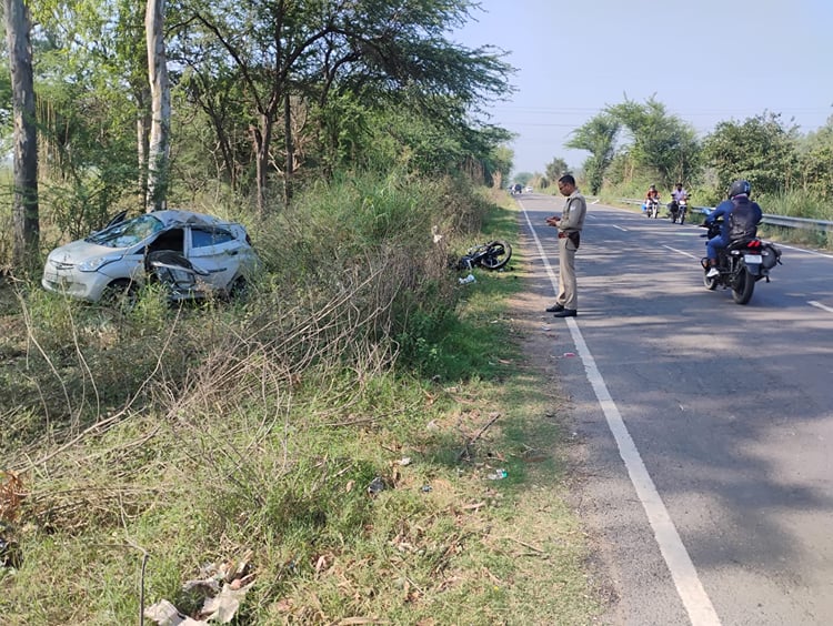 One Killed, Three Injured In Car-bike Collision - Meerut News - Meerut ...