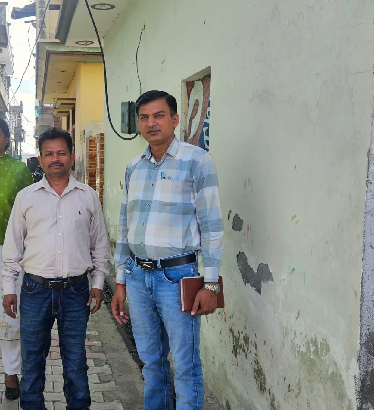 Teachers were assigned census duty 25 to 30 kilometers away. Teachers said they couldn't conduct the census before noon, as the door wouldn't open afterward.