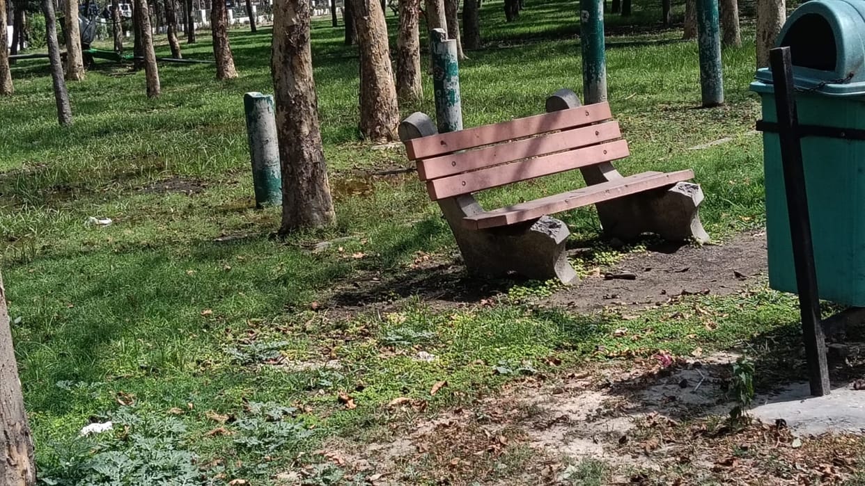 Broken chairs, dirt and non-functioning streetlights spoil the picture.