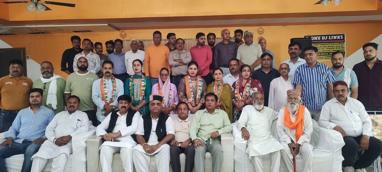 Una and Kutlahar Congress declared supported Zila Parishad candidates