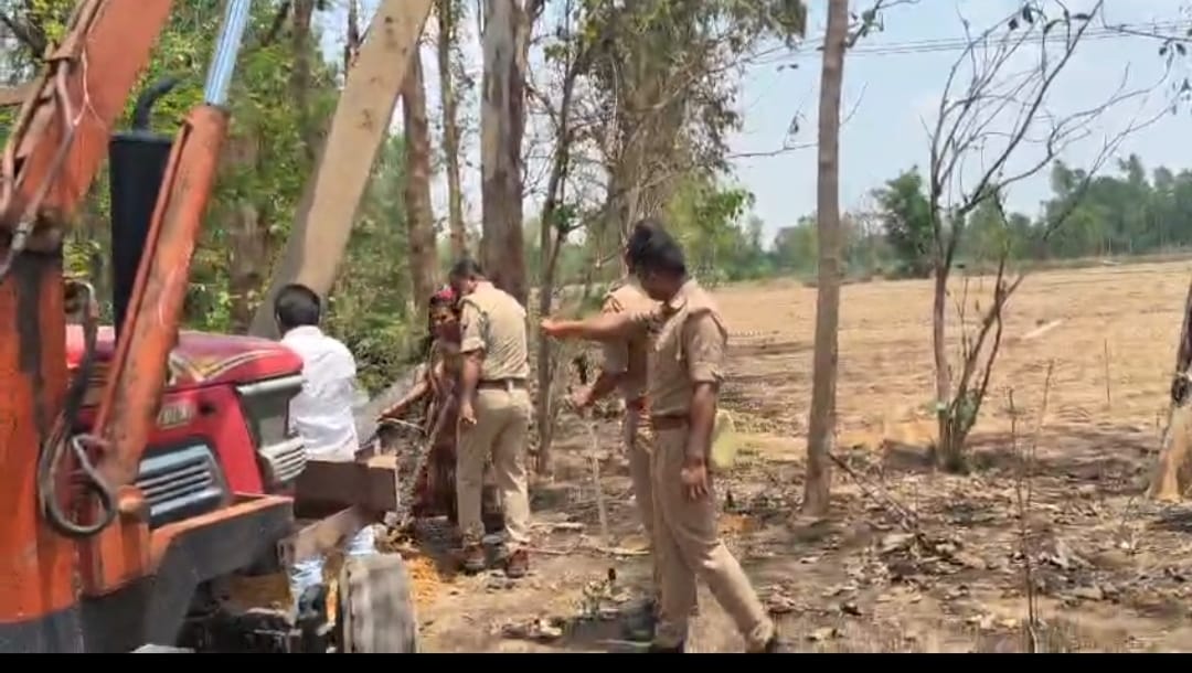 Demand to relocate electricity pole, altercation with workersDemand to relocate electricity pole, altercation with workers