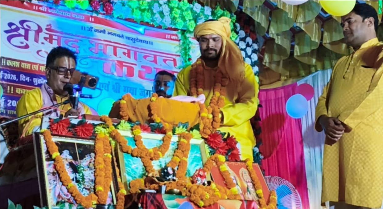 On the occasion of Shri Krishna's birth anniversary, it resonated - Nand's house was filled with joy, Jai Kanhaiya Lal Ki...