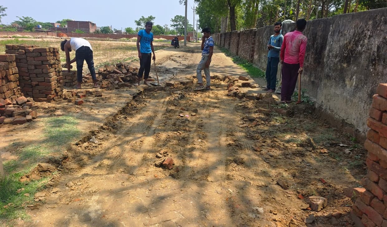Road repair work begins in Salempur following Manvi's complaint