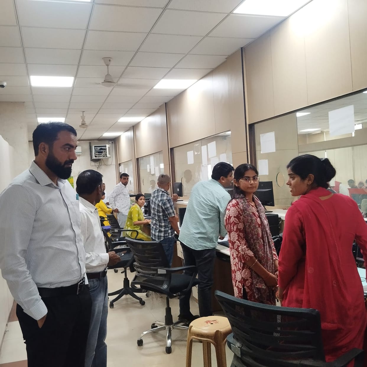 Employees should do the work of common people on time, do not make them run around: SDM