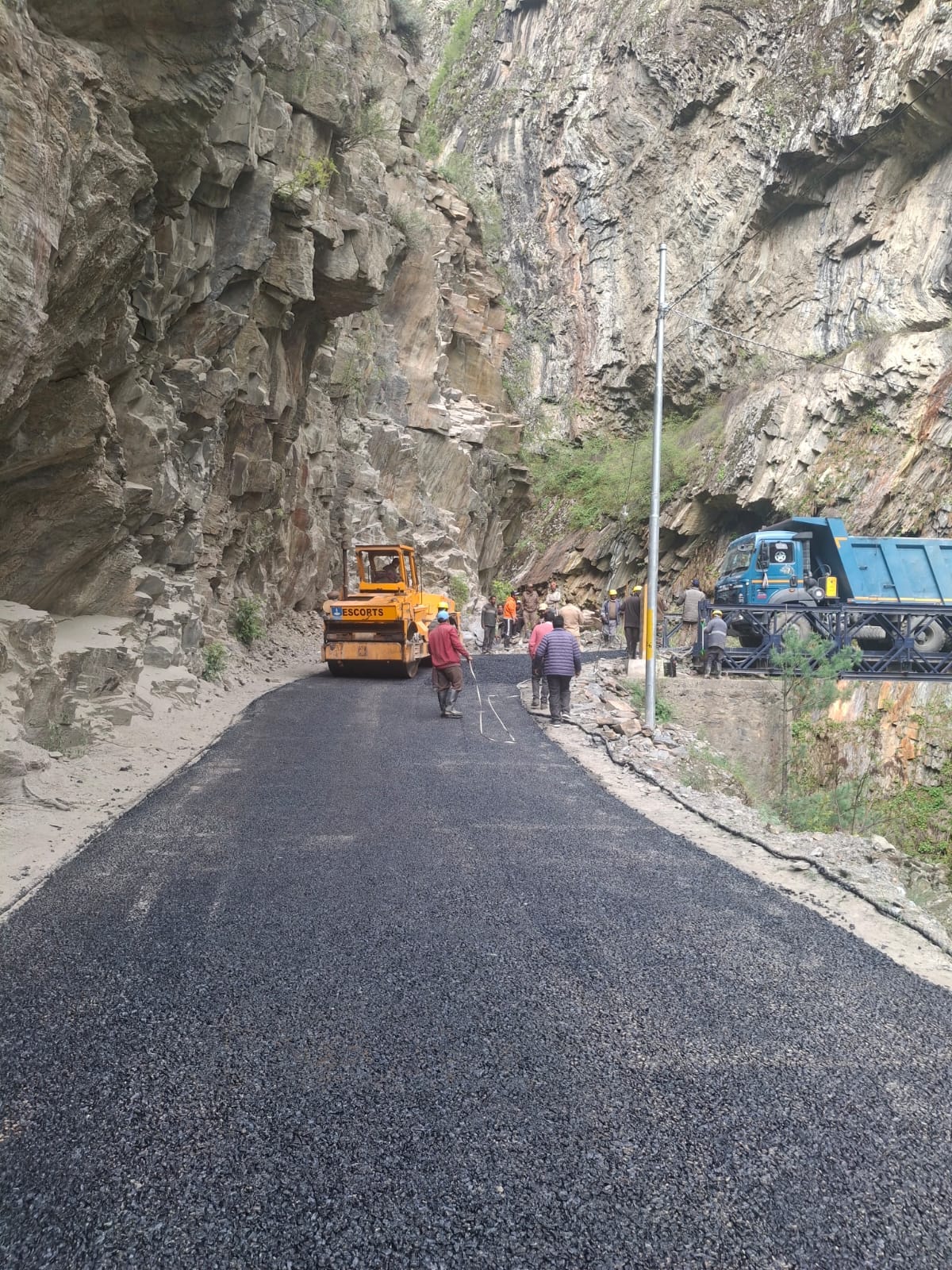 Border Roads Organisation begins tarring work