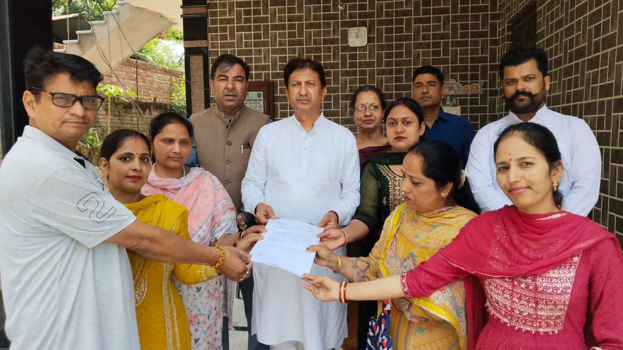 Parents met MP Dr. Sikandar regarding the merger of girls' school.