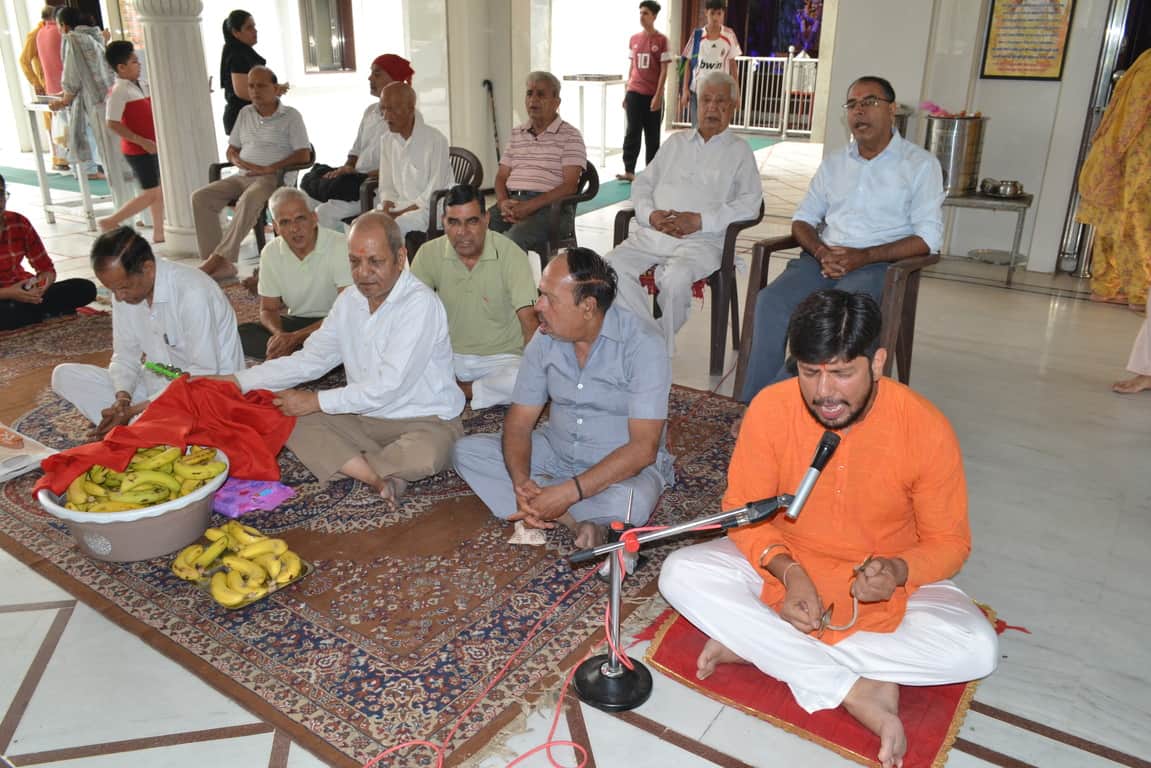 Sunderkand recitation and Hanuman Chalisa echoed in the temples