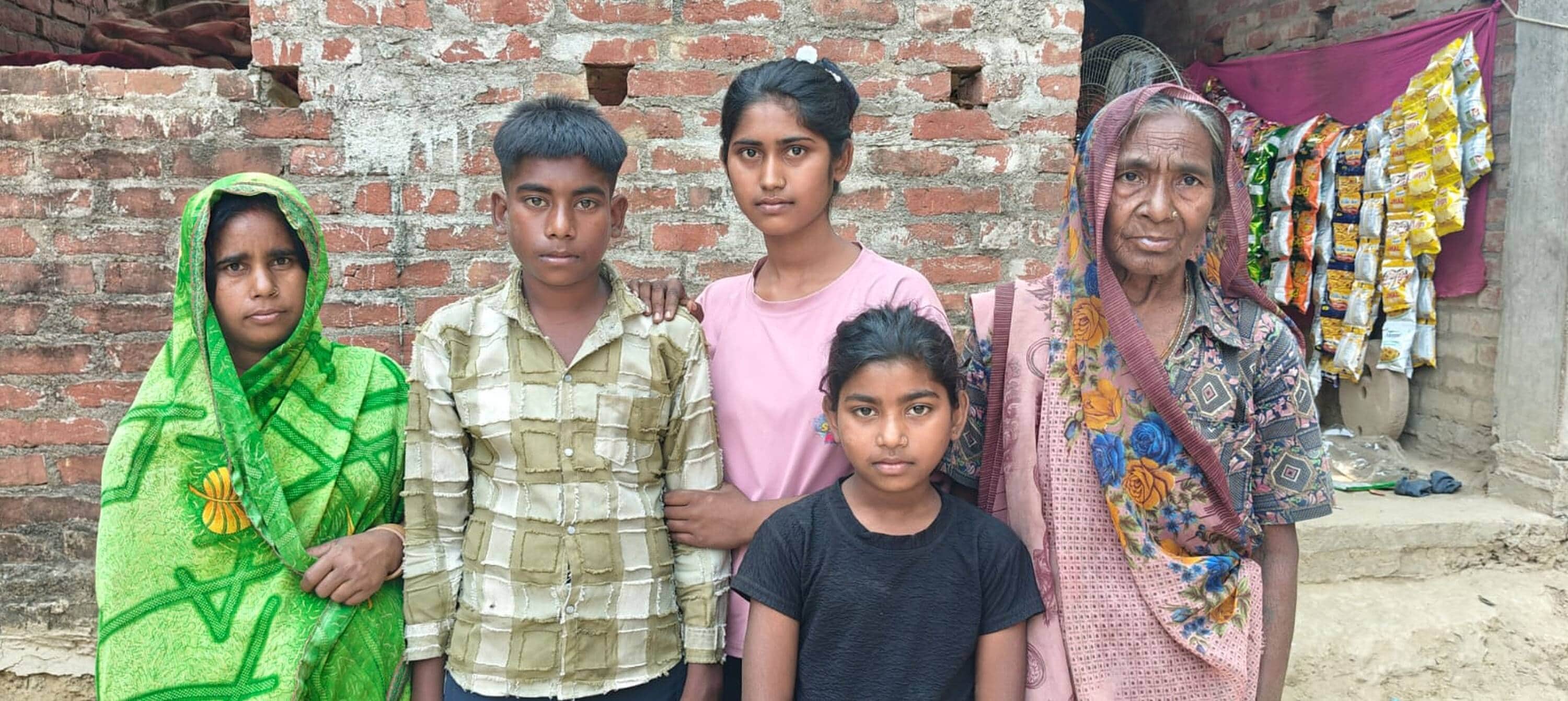 दादी, मां व बहनों के साथ तीन बच्चों की जान बचाने वाले राजकुमार। संवाद