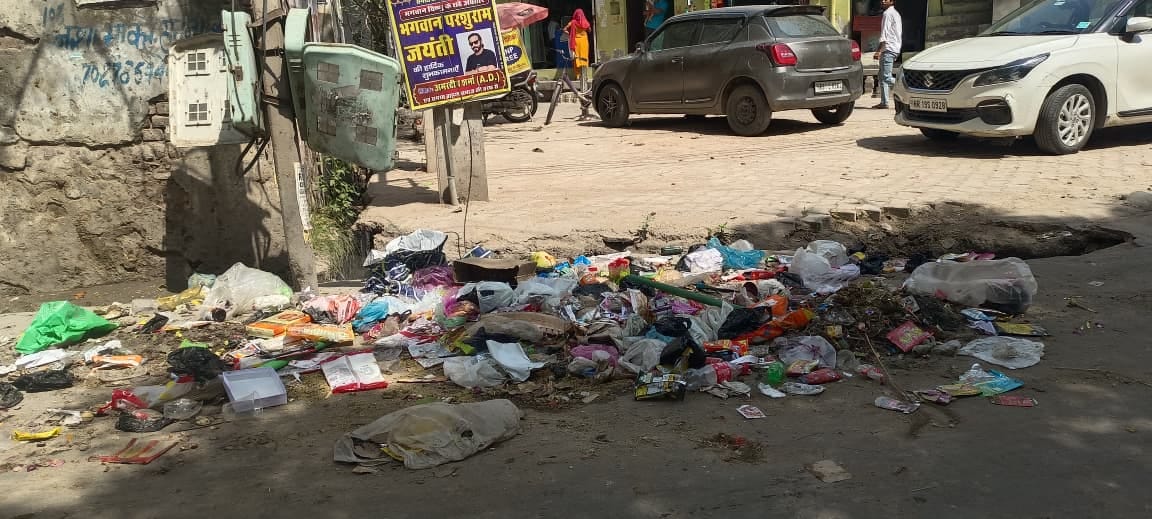 City filled with garbage, sanitation system fails