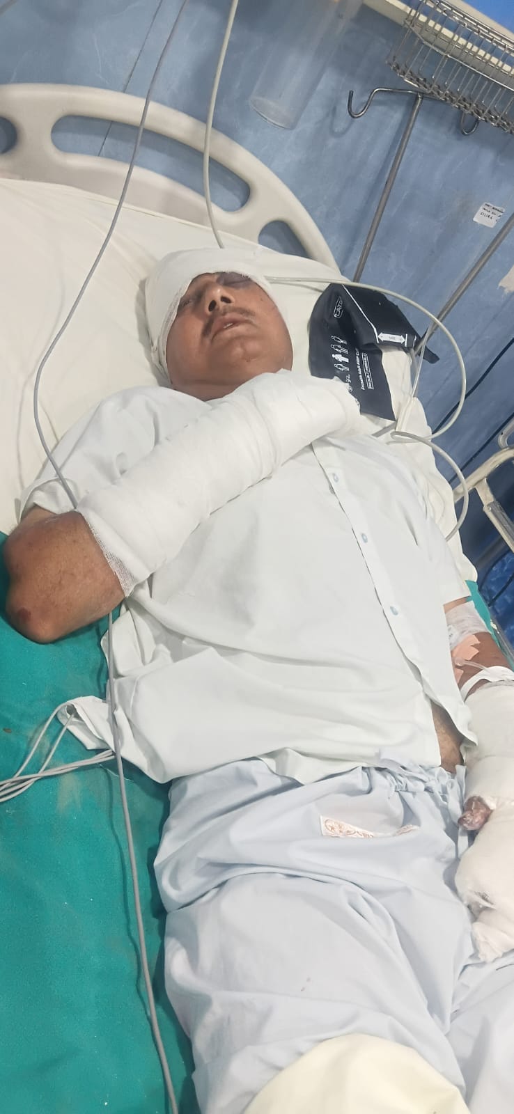 Police officer accused of molestation beaten, head injured, both accused arrested