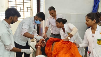 अस्पताल में महिला का इलाज जारी