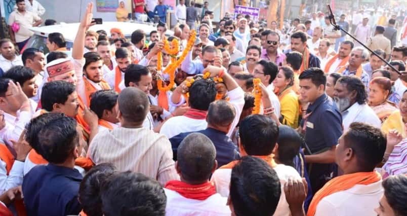 भाजपा कार्यकर्ता ने मनाया जश्न