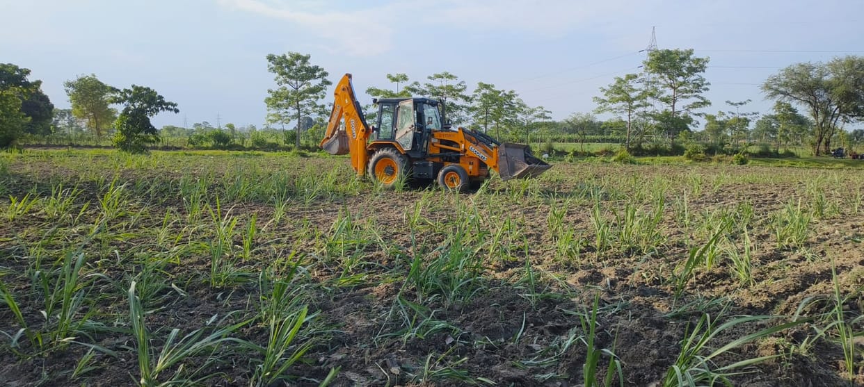 Kanha Gaushala's land was freed from encroachment by using a bulldozer