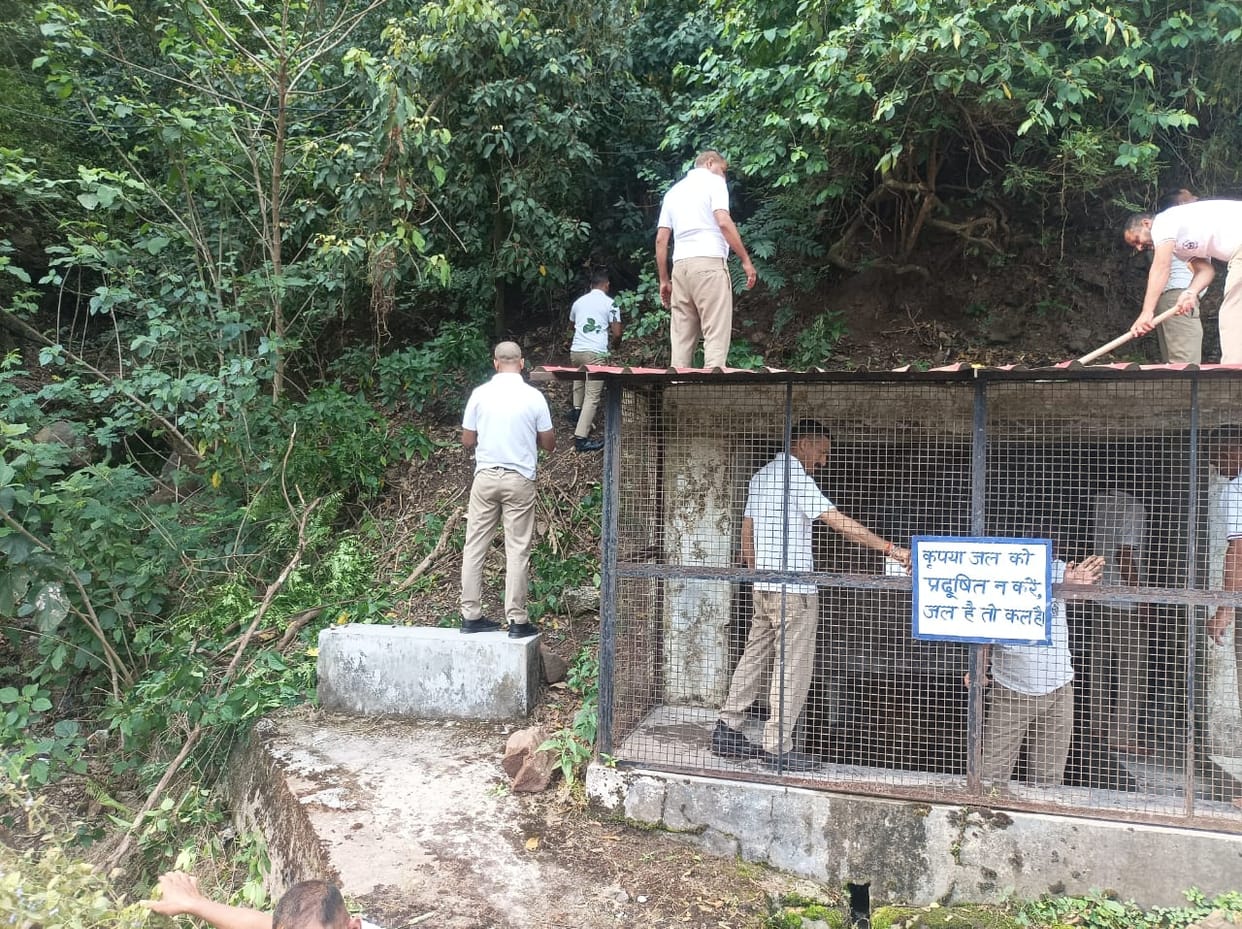 Home Guard jawans gave a new look to the stepwell in Bamta