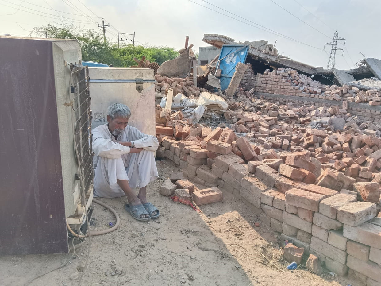 On the path of development, the homes of the poor were demolished, the houses of the influential remained safe; citing the construction of a stadium and park in Bawanikheda, the administration demolished homes.