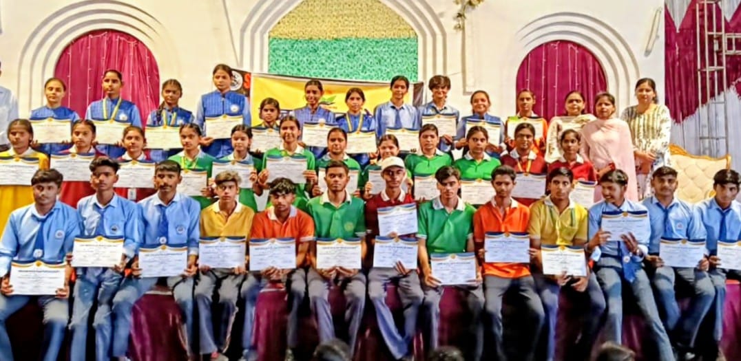 Diploma certificates distributed for free computer education