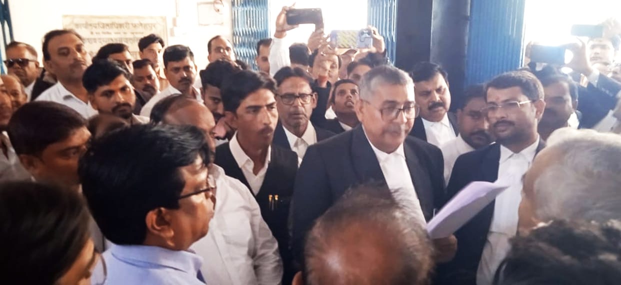 Advocates sent a memorandum to the Chief Minister in protest against the transfer of the office.