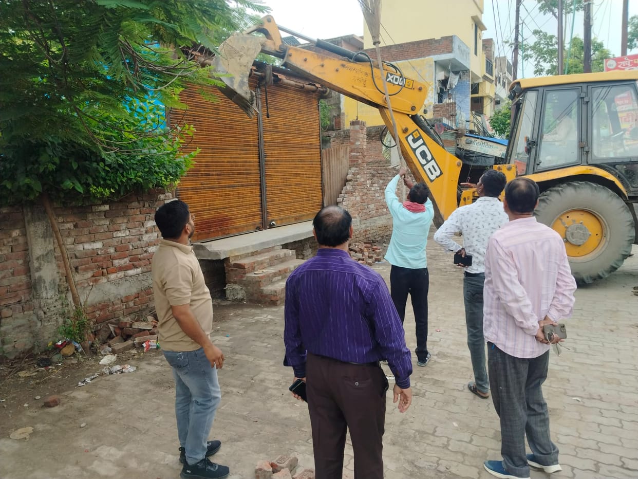 Municipal body bulldozers run on illegal construction in cemetery, construction demolished