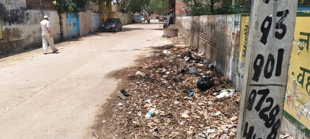 Filth Spreads in Main Markets Due to Employee Strike; General Public Inconvenienced