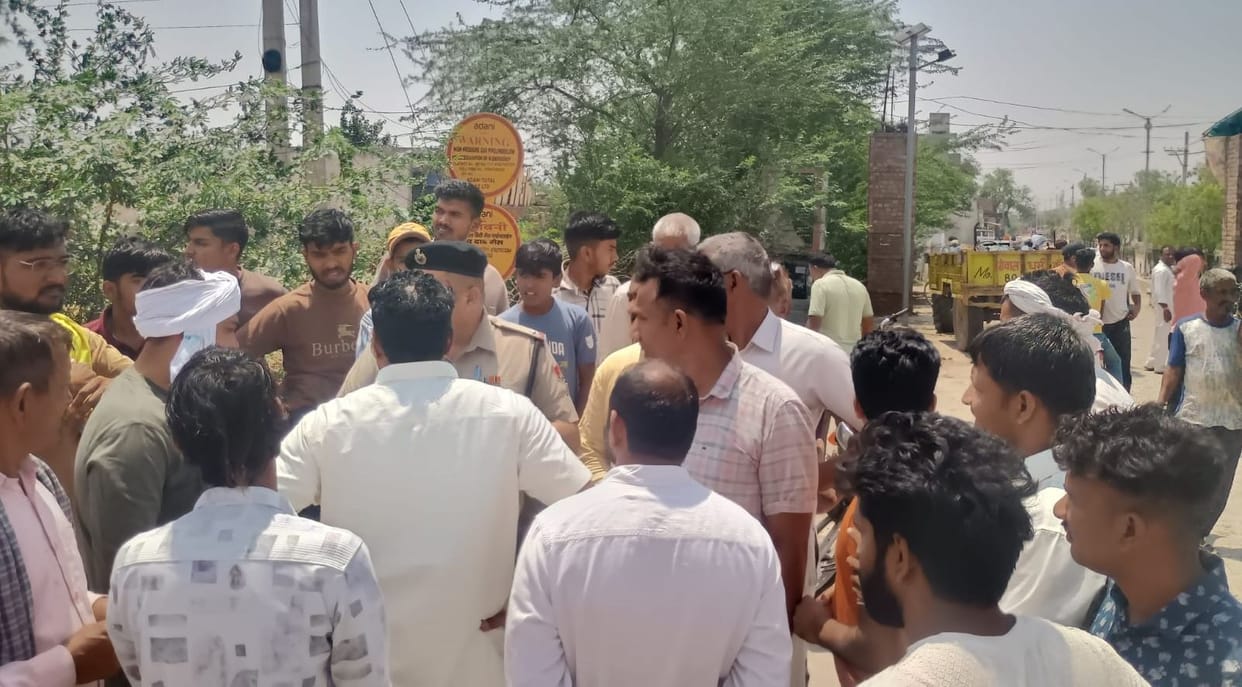 A blockade was staged in protest against the removal of speed breakers from National Highway 709 E; a couple had been injured in an accident a day earlier.