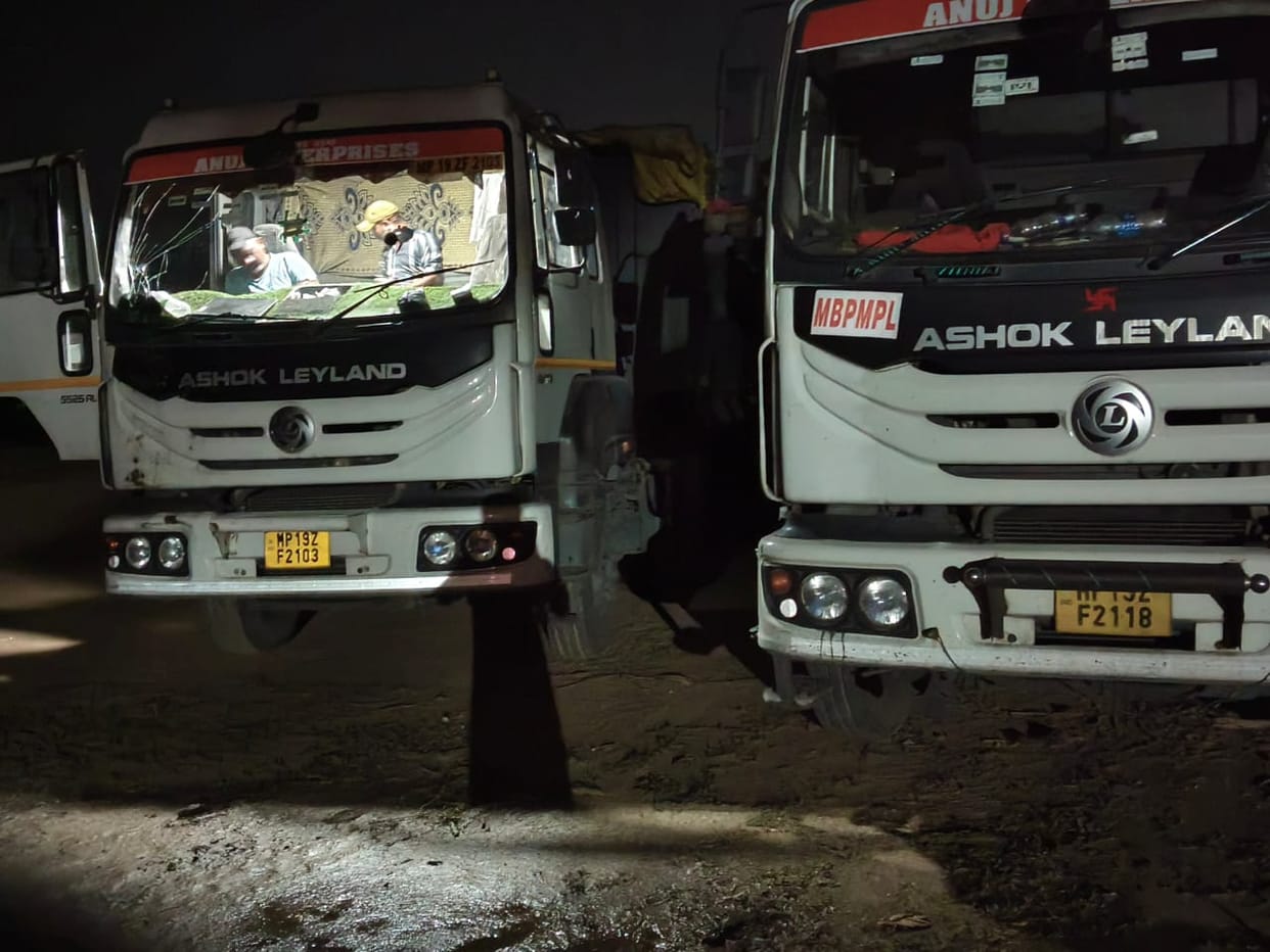 Mineral Department seized two trailers in Gaurela-Pendra-Marwahi