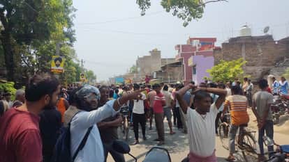 Cyclist Crushed by Hyva While Trying to Save Himself from Bull, NH-333 Blocked Over Compensation Demand