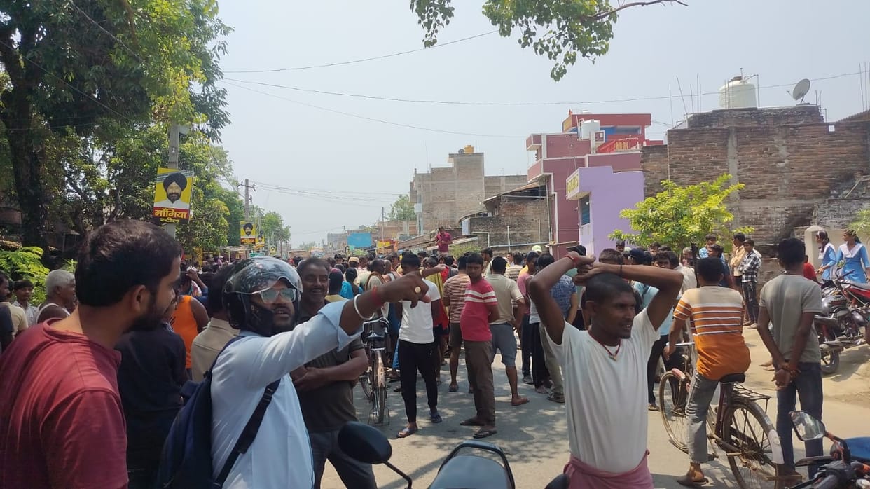 Cyclist Crushed by Hyva While Trying to Save Himself from Bull, NH-333 Blocked Over Compensation Demand