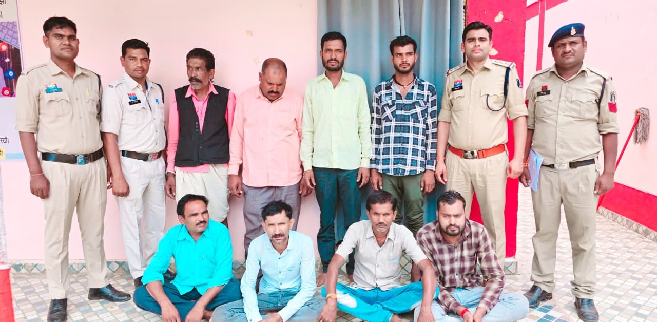 मामले की जानकारी देते एसपी धर्मेंद्र सिंह