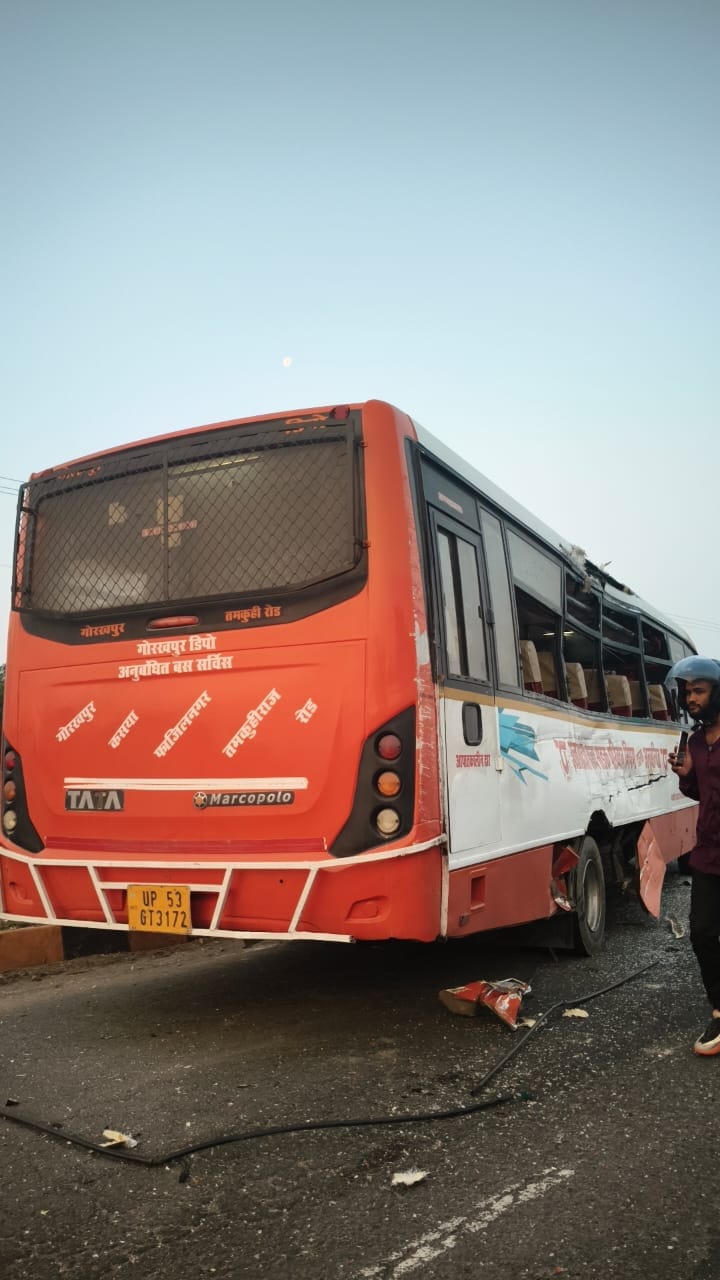 Two killed, ten passengers injured in a collision between a truck and a bus on the highway