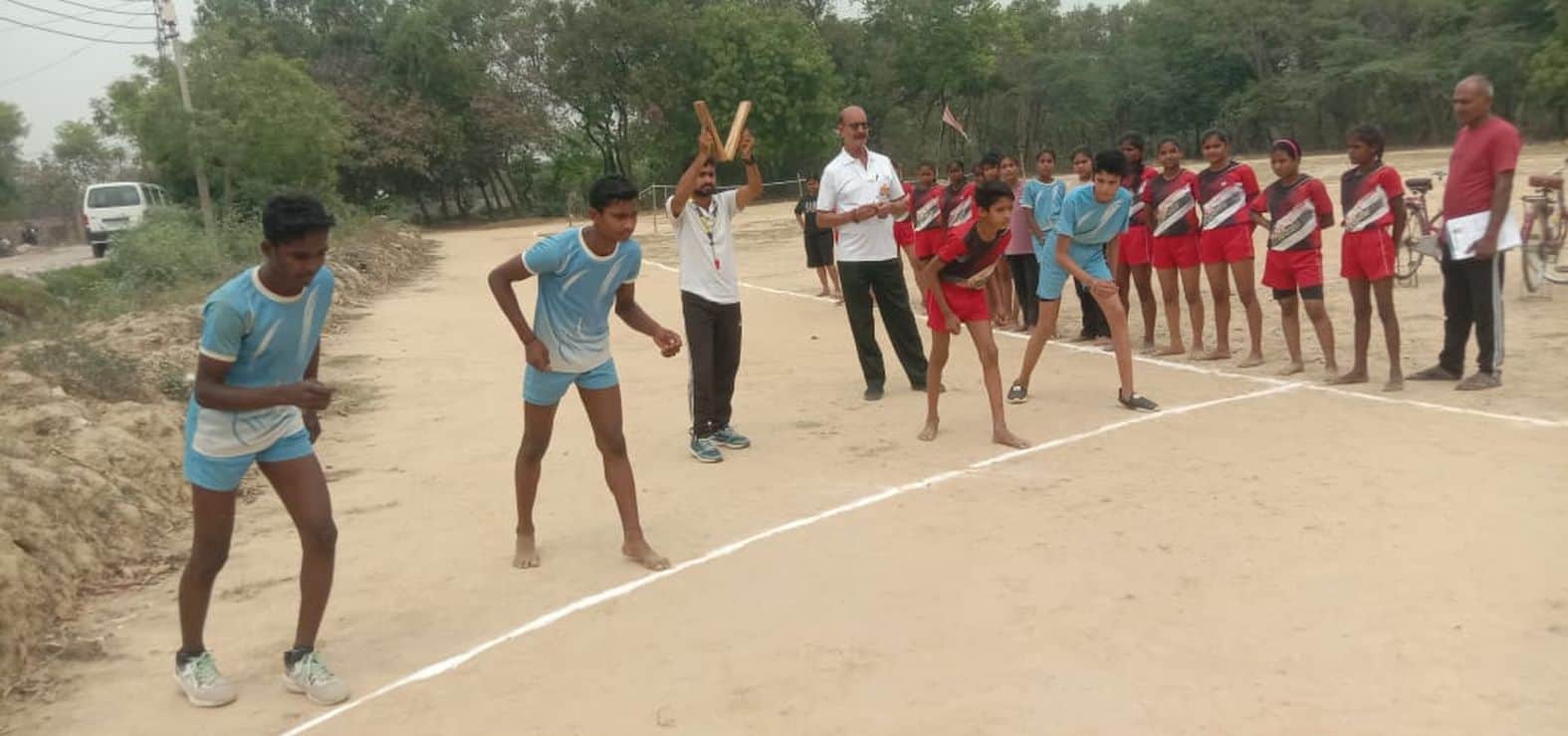  पयागीपुर के पास रामेश्वरदास इंटर कॉलेज मैदान में चल रही प्रतियोगिता में हिस्सा लेते खिलाड़ी। 